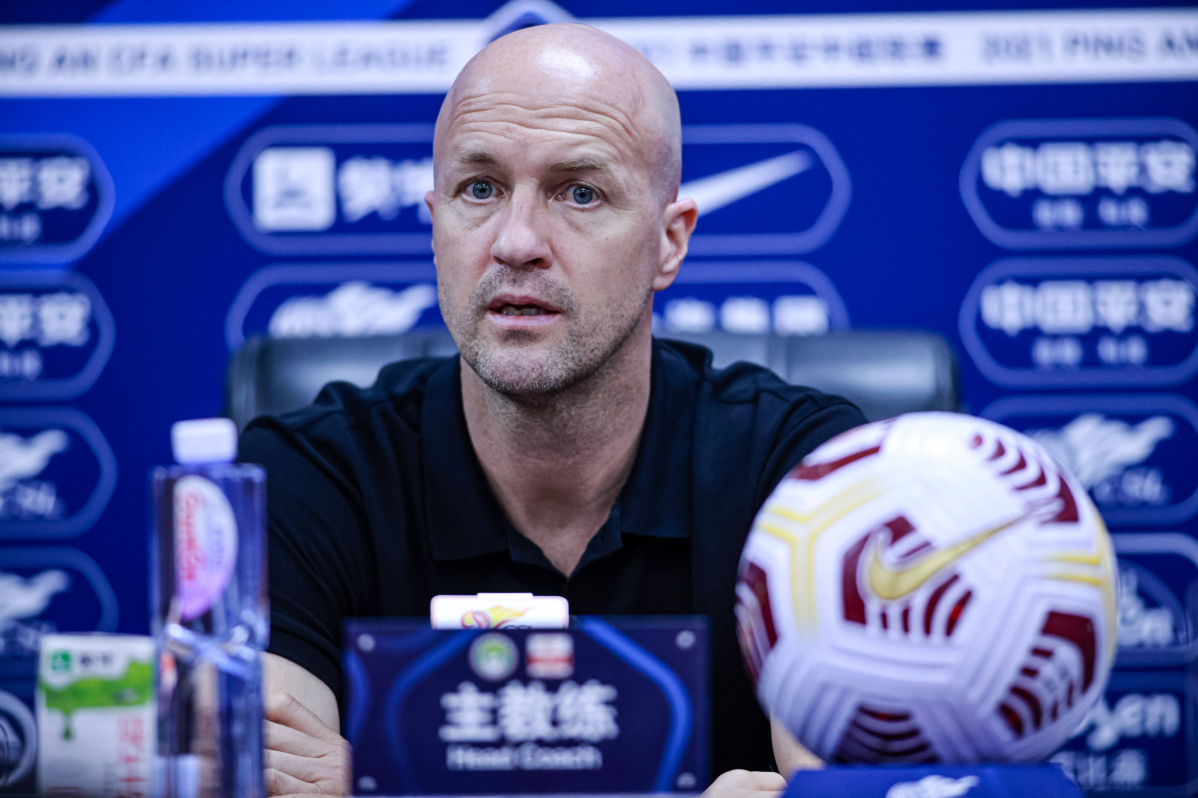 深圳队遭遇危机,主帅呼吁全队团结一致 深圳队遭遇危机,主帅呼吁全队团结一致