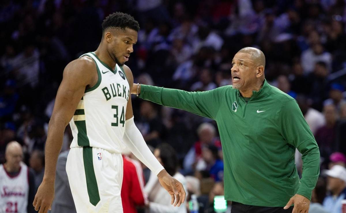 关于雄鹿主帅调整阵容——多位球员受伤锋线传奇休战的信息 关于雄鹿主帅调整阵容——多位球员受伤锋线传奇休战的信息