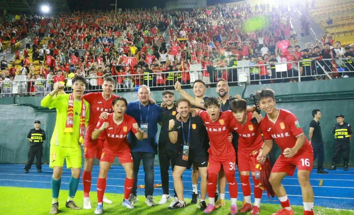 关于比赛的讨论引发球迷们的热议和争论 关于比赛的讨论引发球迷们的热议和争论