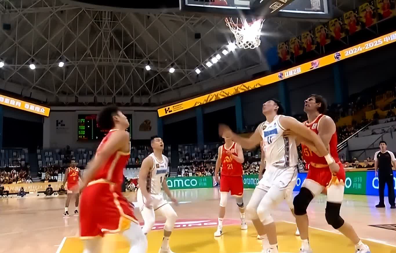 篮球比赛中球队之间的对决如同精彩的战争 篮球比赛中球队之间的对决如同精彩的战争