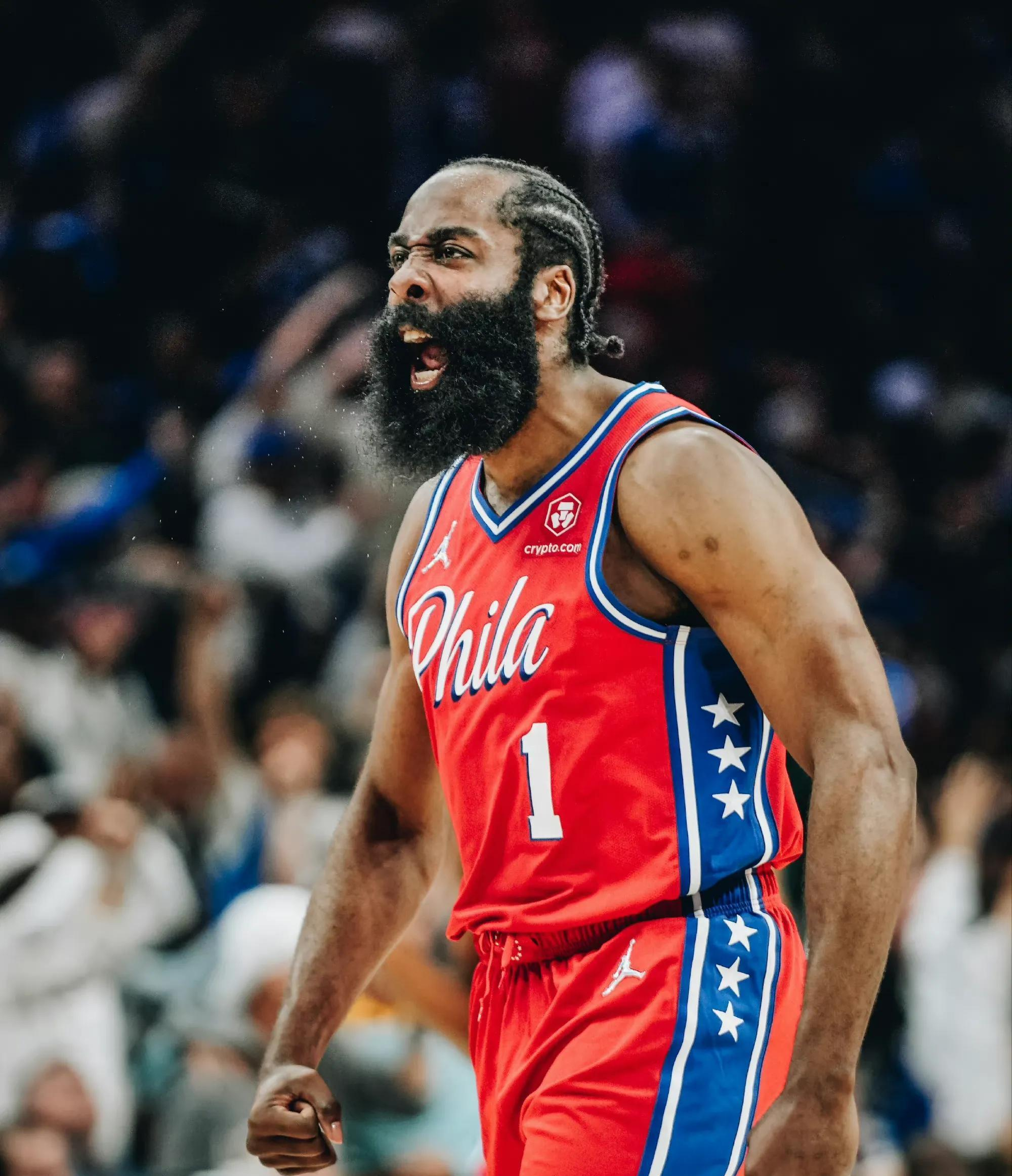 湖人复出首战，哈登状态火爆，引发争议成为焦点！